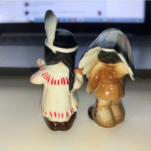 Vtg Disneyland Small World Native Americans & Dutch Boy Figurines Set! - Picture 3 of 9